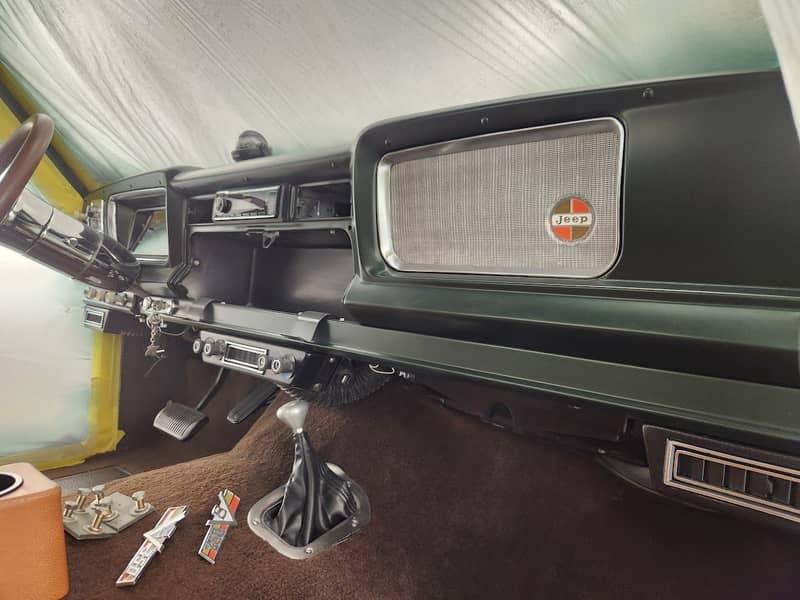 1971 Jeep J2000 photo