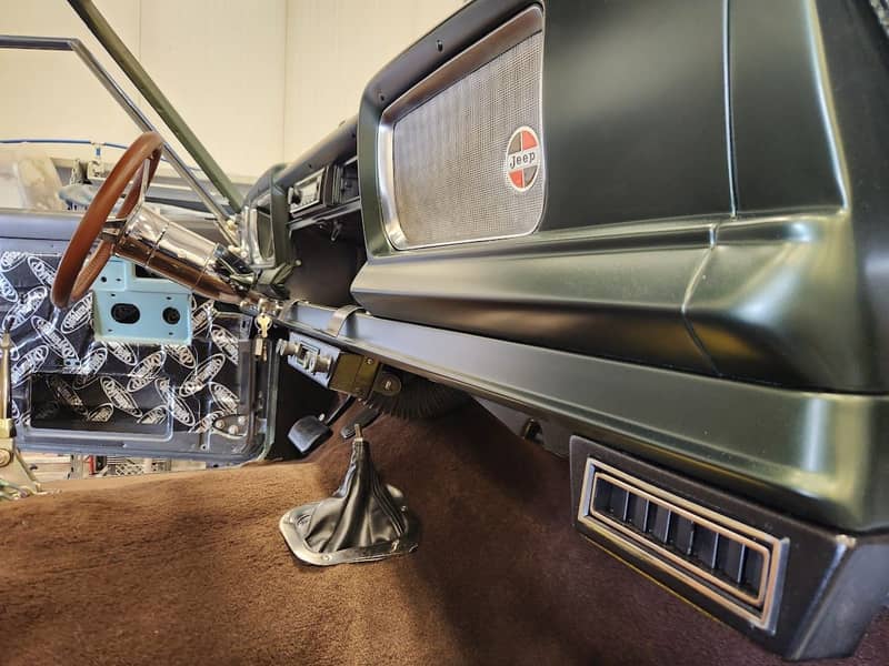 1971 Jeep J2000 photo