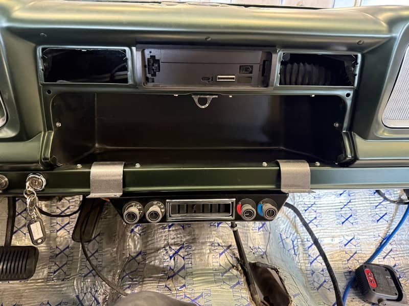 1971 Jeep J2000 photo